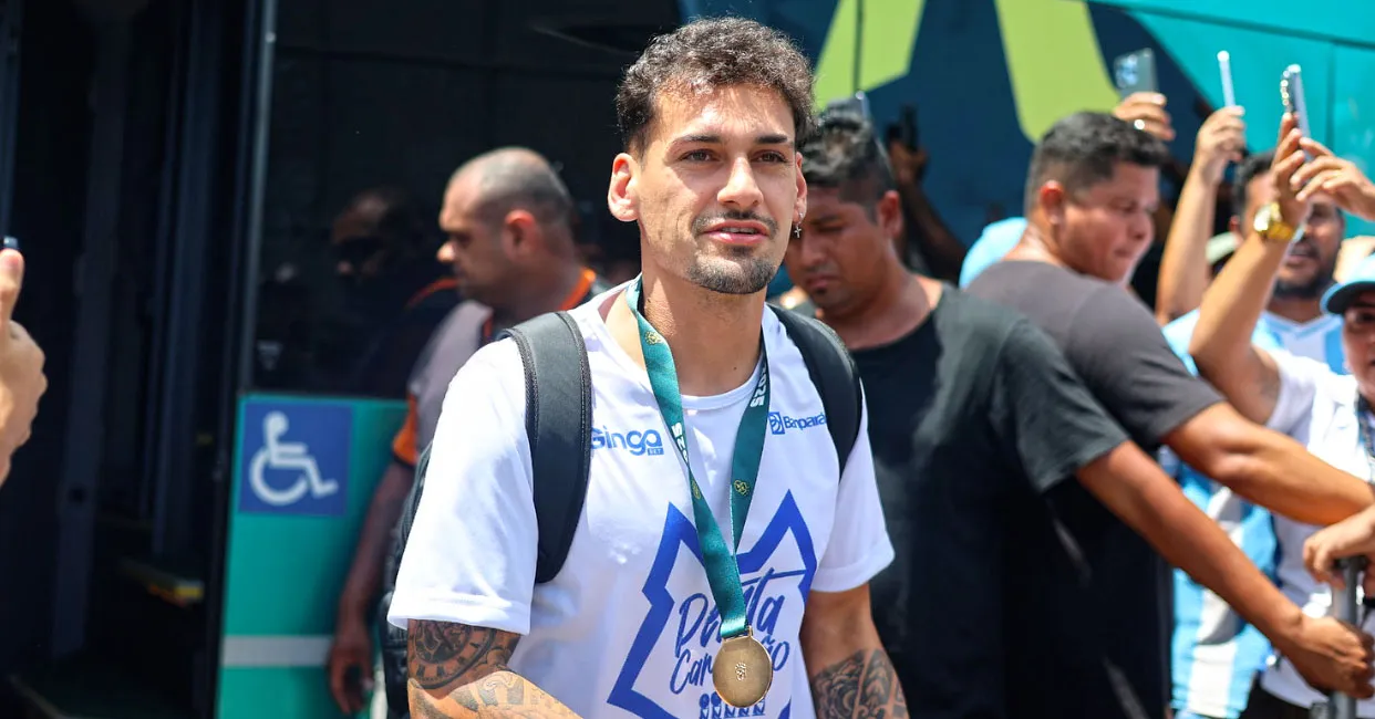Cavalleri com a medalha de campeão da Copa Verde