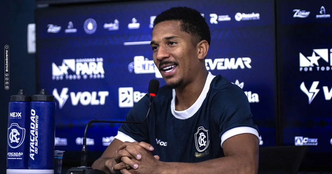 O atacante Matheus Davó é apresentado no Baenão.