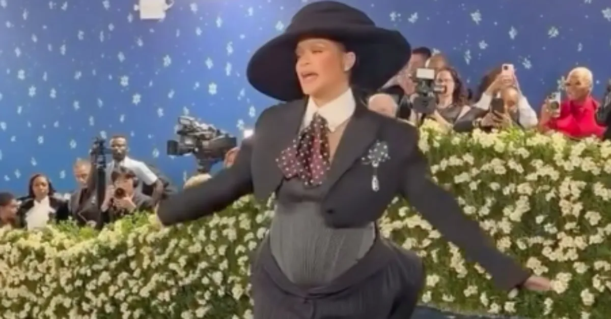 Rihanna grávida no Met Gala