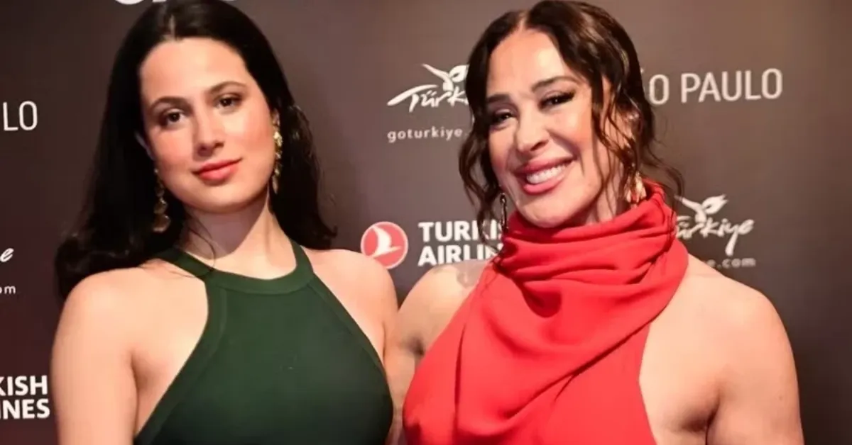 Claudia Raia e a filha Sofia