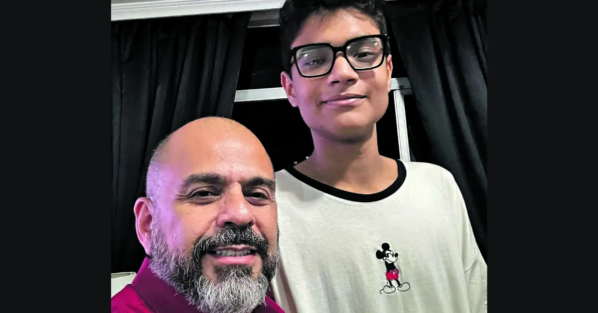 Walter Duarte adotou o Vitor quando ele tinha três meses e, hoje, o filho tem 17 anos