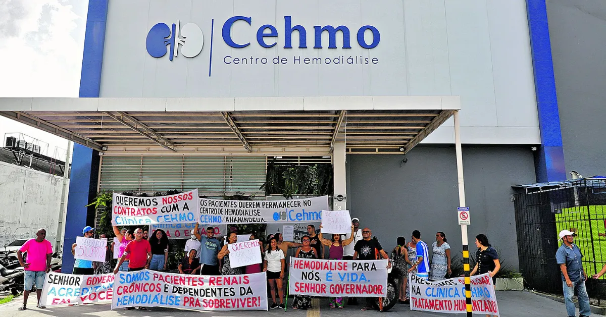 Pacientes renais chegaram a protestar contra o fechamento do CEHMO, mas nada adiantou, prejudicando o atendimento