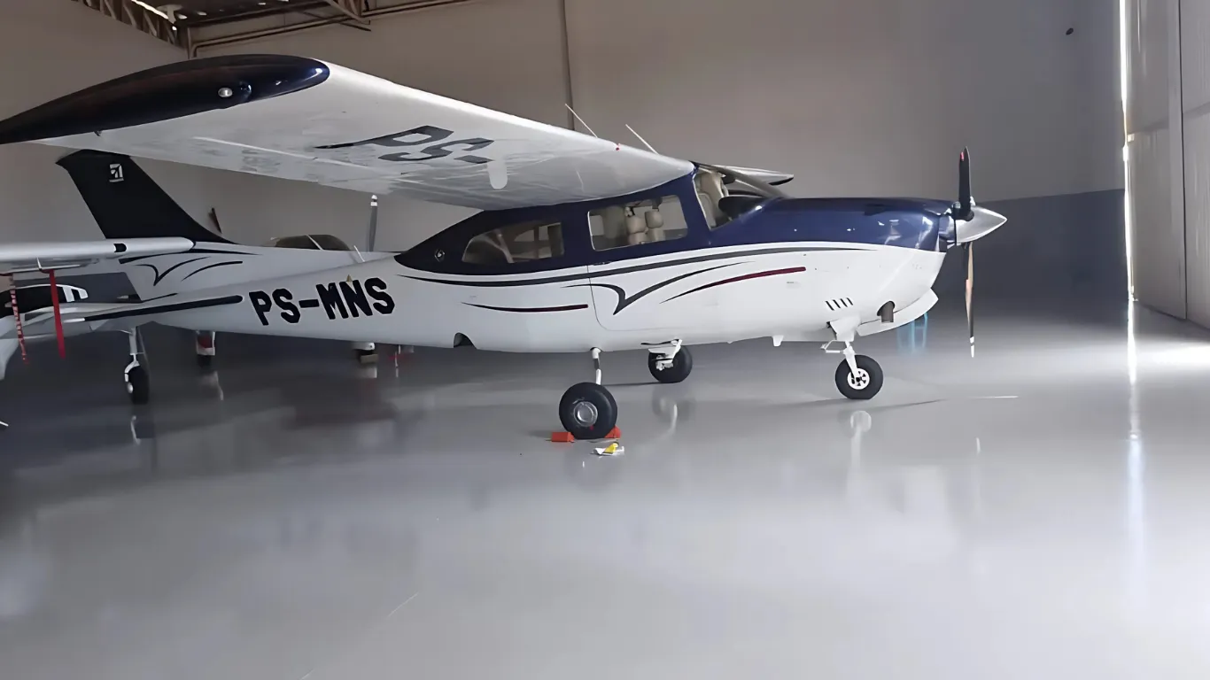 A aeronave, um modelo Cessna 210 de prefixo PS-MNS, pertence a um pecuarista bastante conhecido no sul do Pará