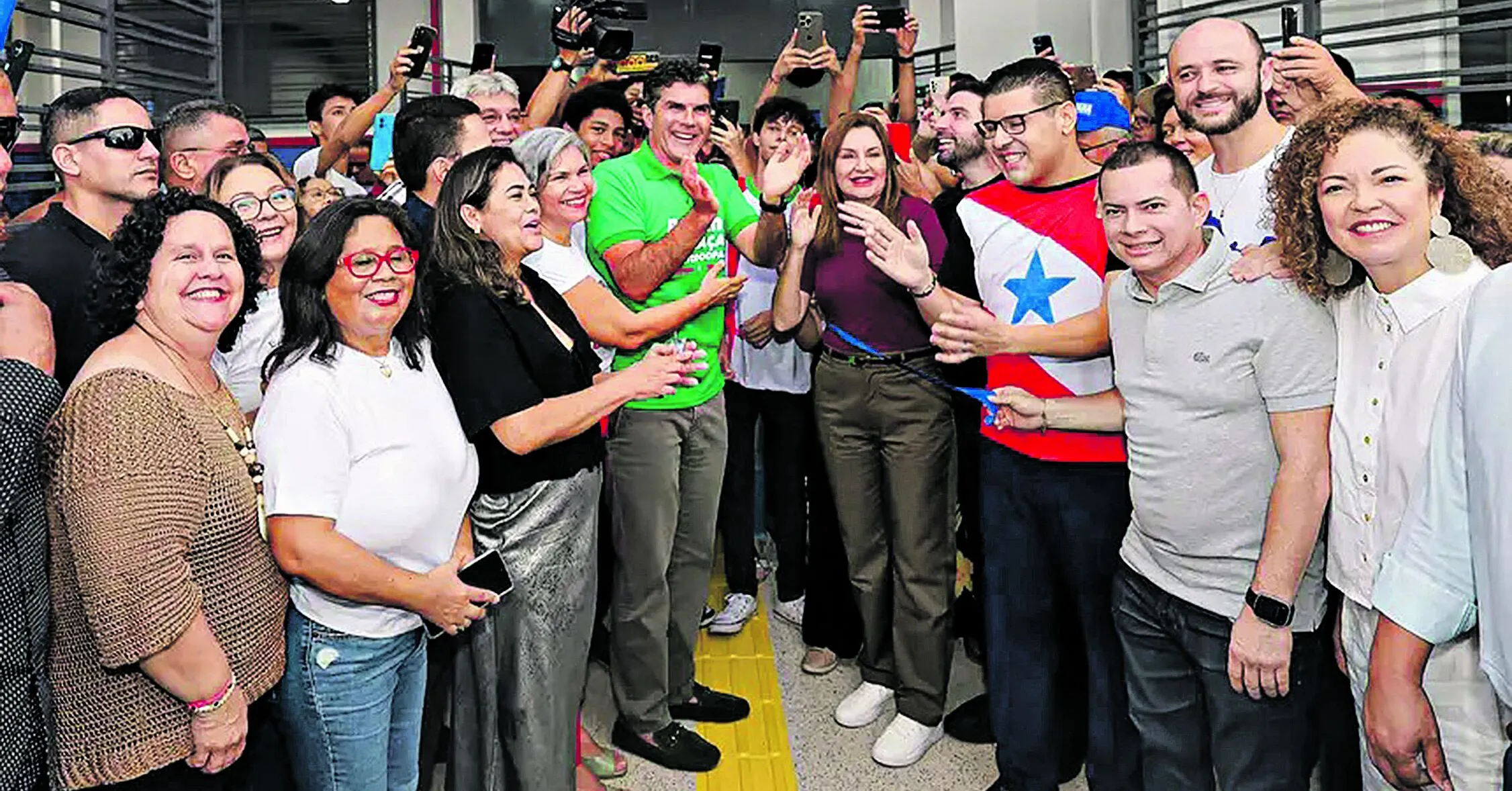 O governador Helder e a vice Hana durante a entrega oficial da escola, que vai atender mais de 500 alunos do ensino médio