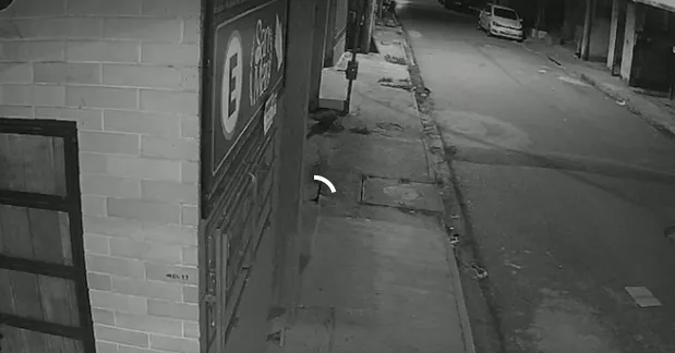 Criminoso leva veículo no Utinga, em Belém. Ação foi registrada por câmeras de segurança.