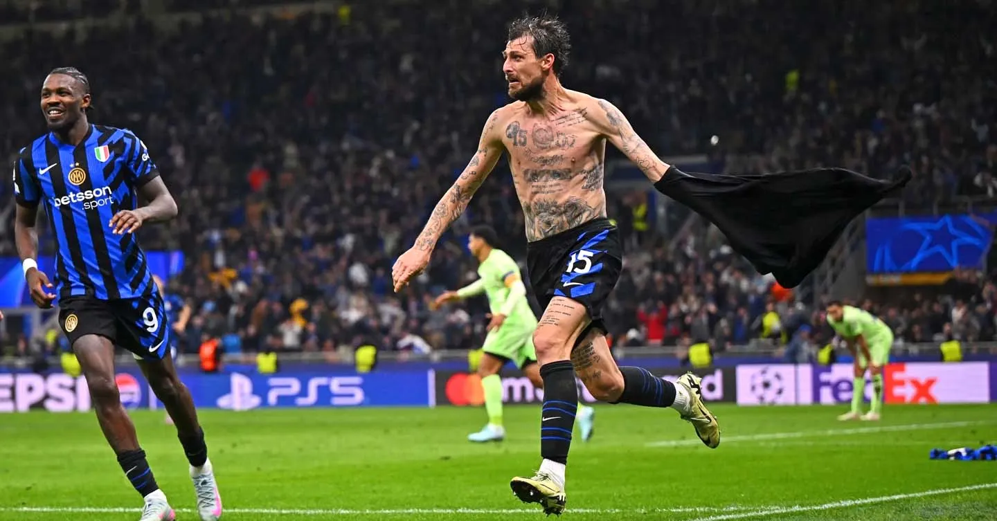 Francesco Acerbi comemorando o gol salvador contra o Barcelona