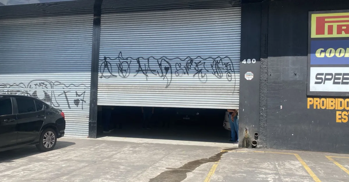 Pelo menos duas pessoas morreram no local