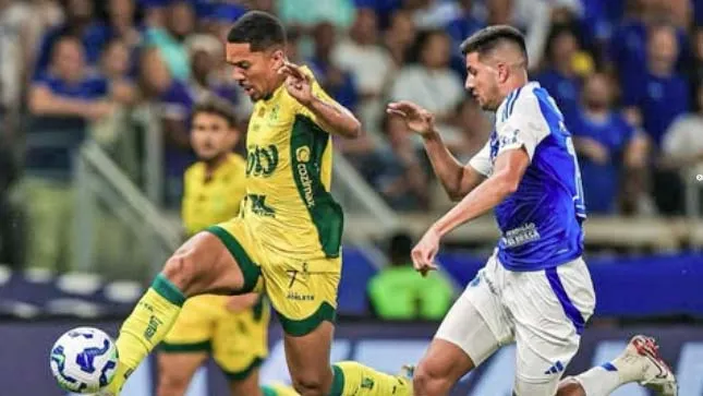 Davó (amarelo) pode pintar no Baenão