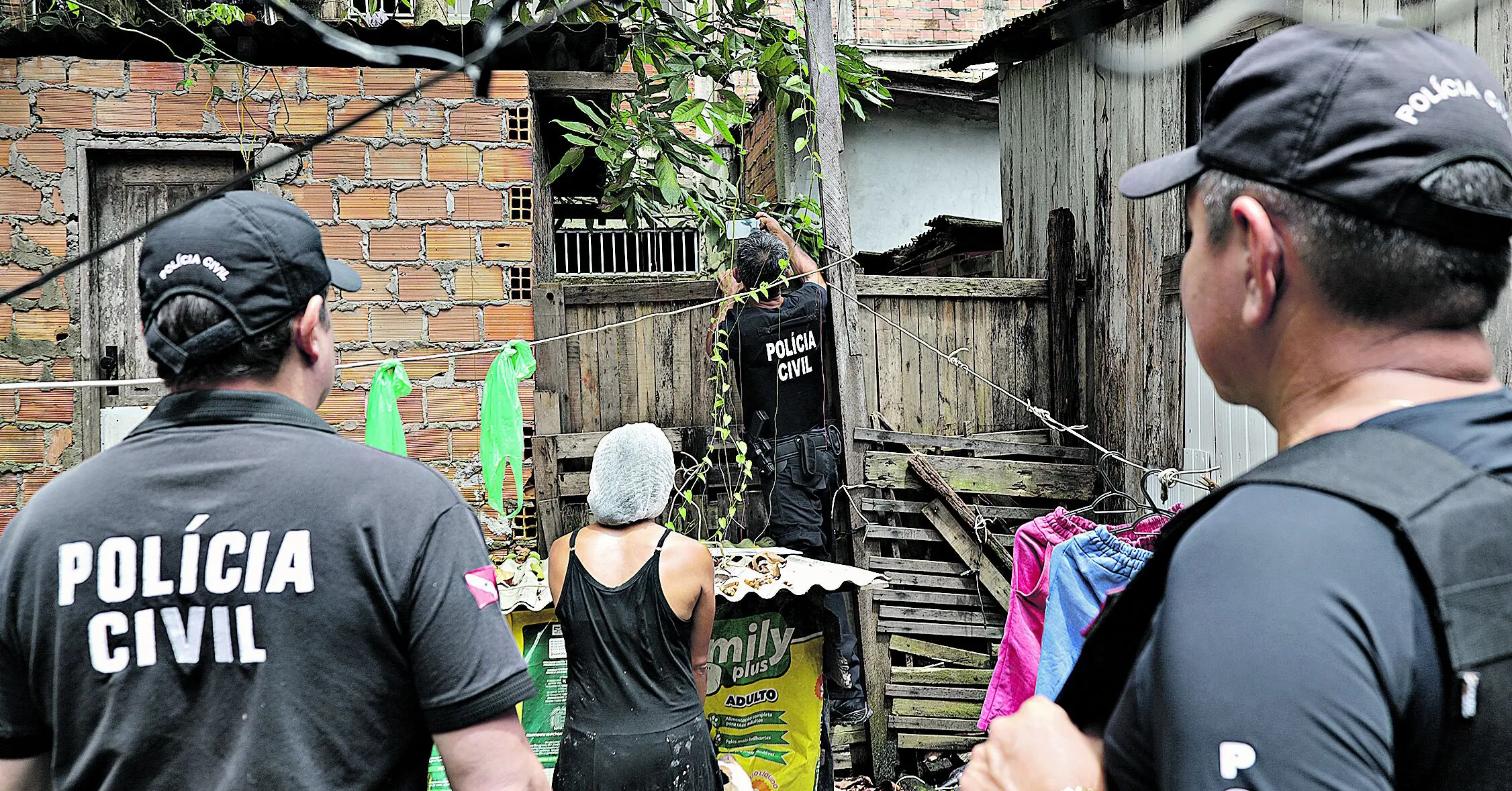 Operação reuniu homens e mulheres das polícias Civil e Científica, MPPA, Secretaria Municipal de Defesa Animal e outros órgãos.