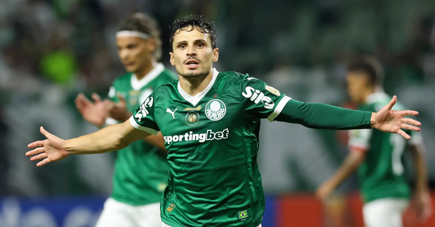 Raphael Veiga segue sendo um dos líderes do Verdão.