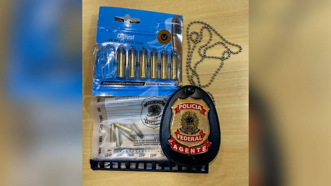 Em ambos os casos, os agentes aeroportuários acionaram a Polícia Federal, que encaminhou os passageiros para serem autuados conforme prevê o Estatuto do Desarmamento