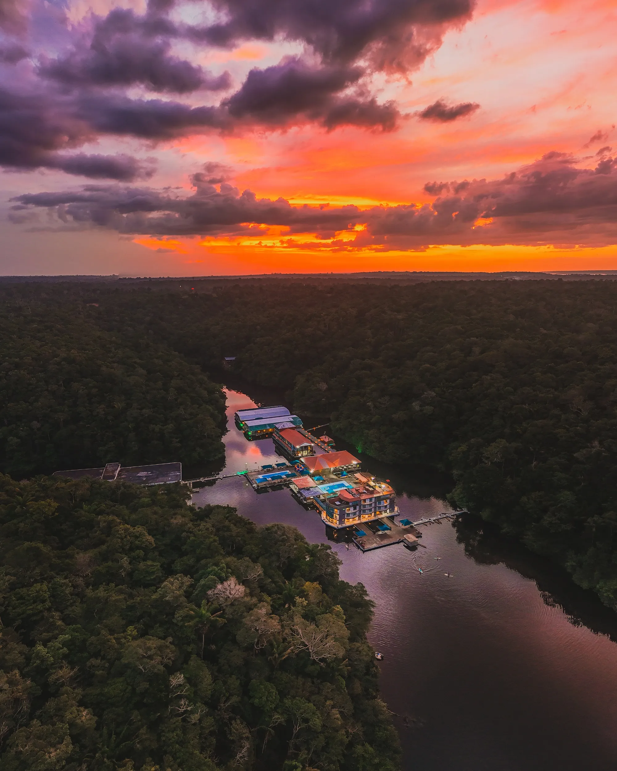 Imagem ilustrativa da notícia: Uiara Amazon Resort prepara jantar temático e terá lancha exclusiva para os hóspedes