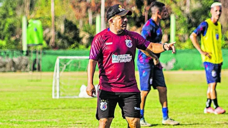 Técnico Robson Melo