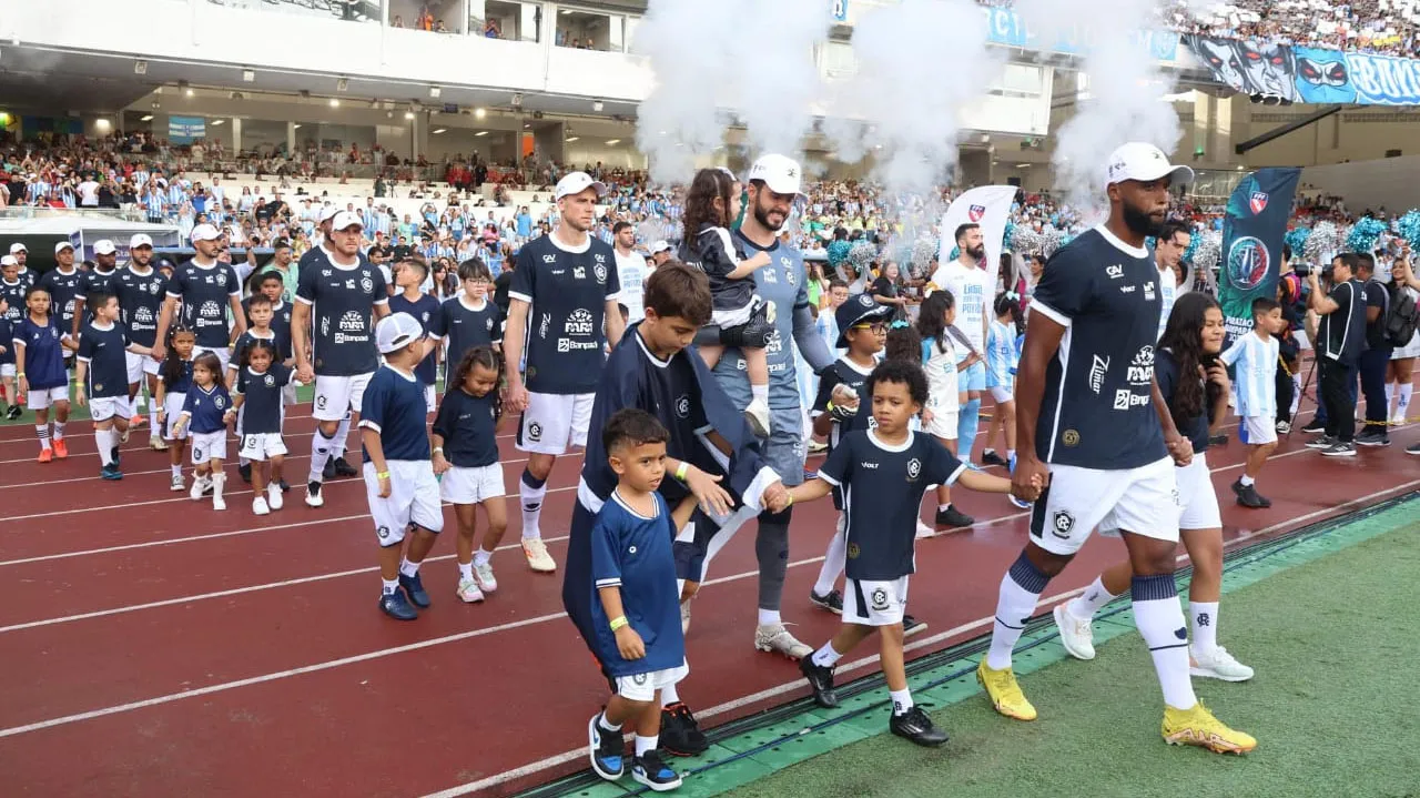 Atletas do Clube do Remo realizam homenagem a Jaderson