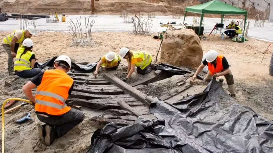 Fragmento bem preservado de embarcação medieval é encontrado a cinco metros de profundidade por arqueólogos espanhóis