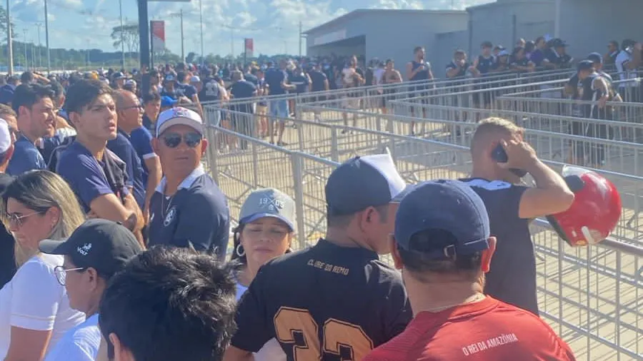 Problemas de acesso ao estádio geram reclamações entre torcedores do Remo