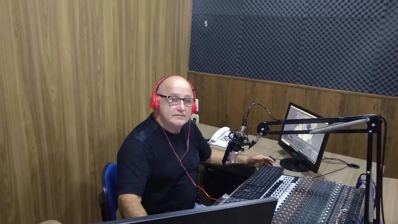 Jornalista Gilson Dias Farias encontra-se entubado no Hospital Hapvida, em Belém, necessitando de transfusões sanguíneas.