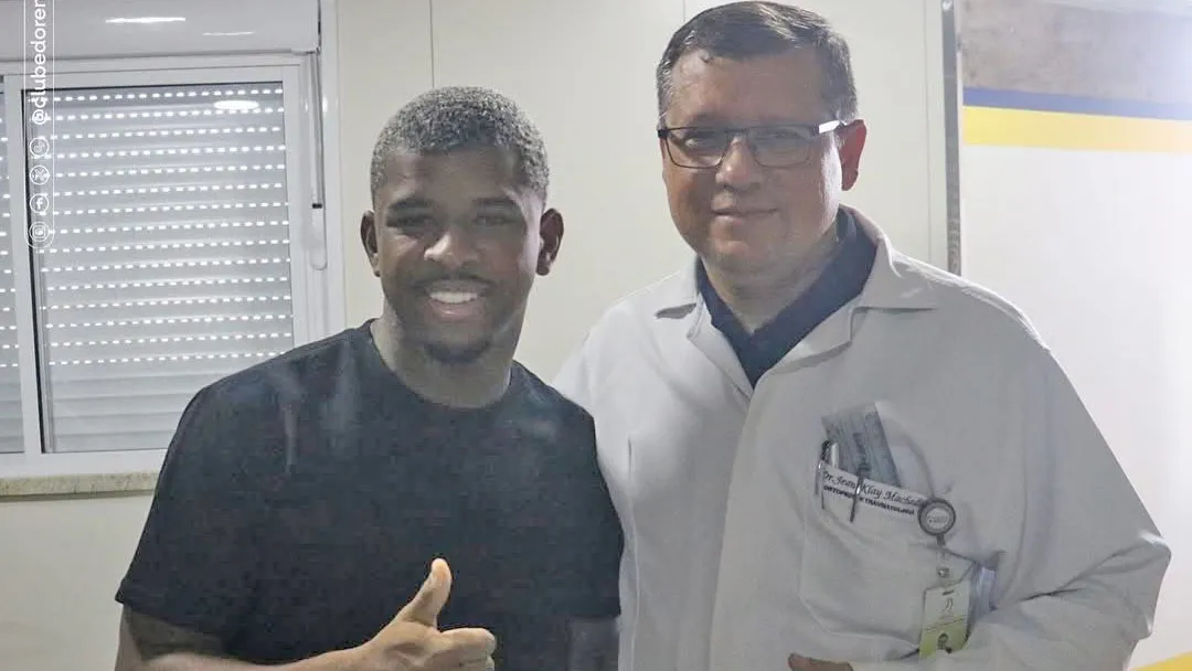 Volante Jaderson ao lado do médico do Remo, dr. Jean Klay Machado