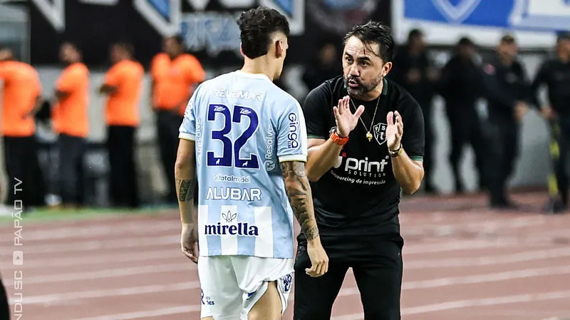 Técnico do Paysandu Luizinho Lopes