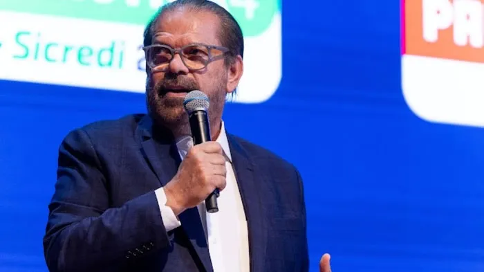 Reinaldo Carneiro Bastos, presidente da FPF, confirmou que será candidato a presidente da CBF