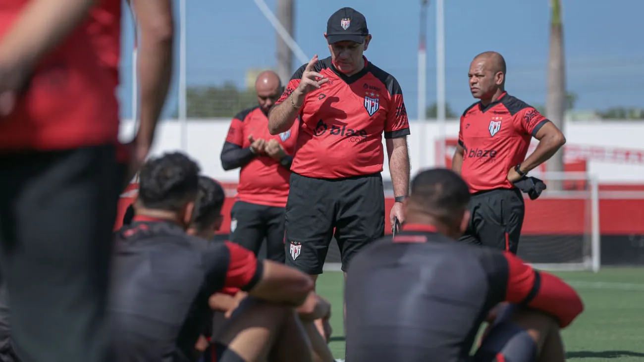 Cláudio Tencati não é mais técnico do Atlético-GO
