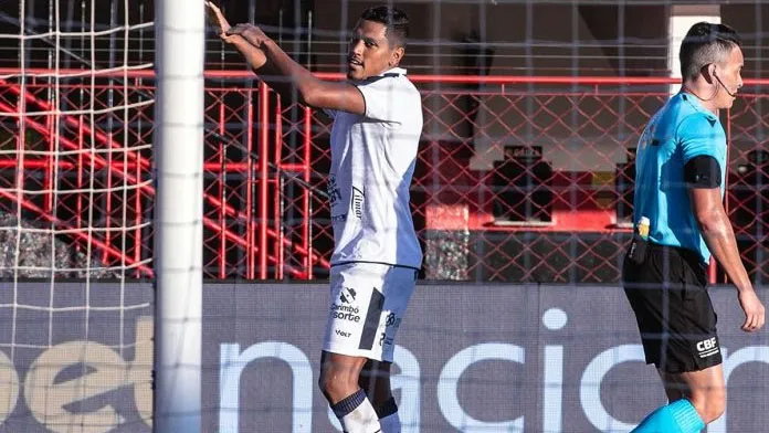 Pedro Rocha se posiciona sobre sondagens