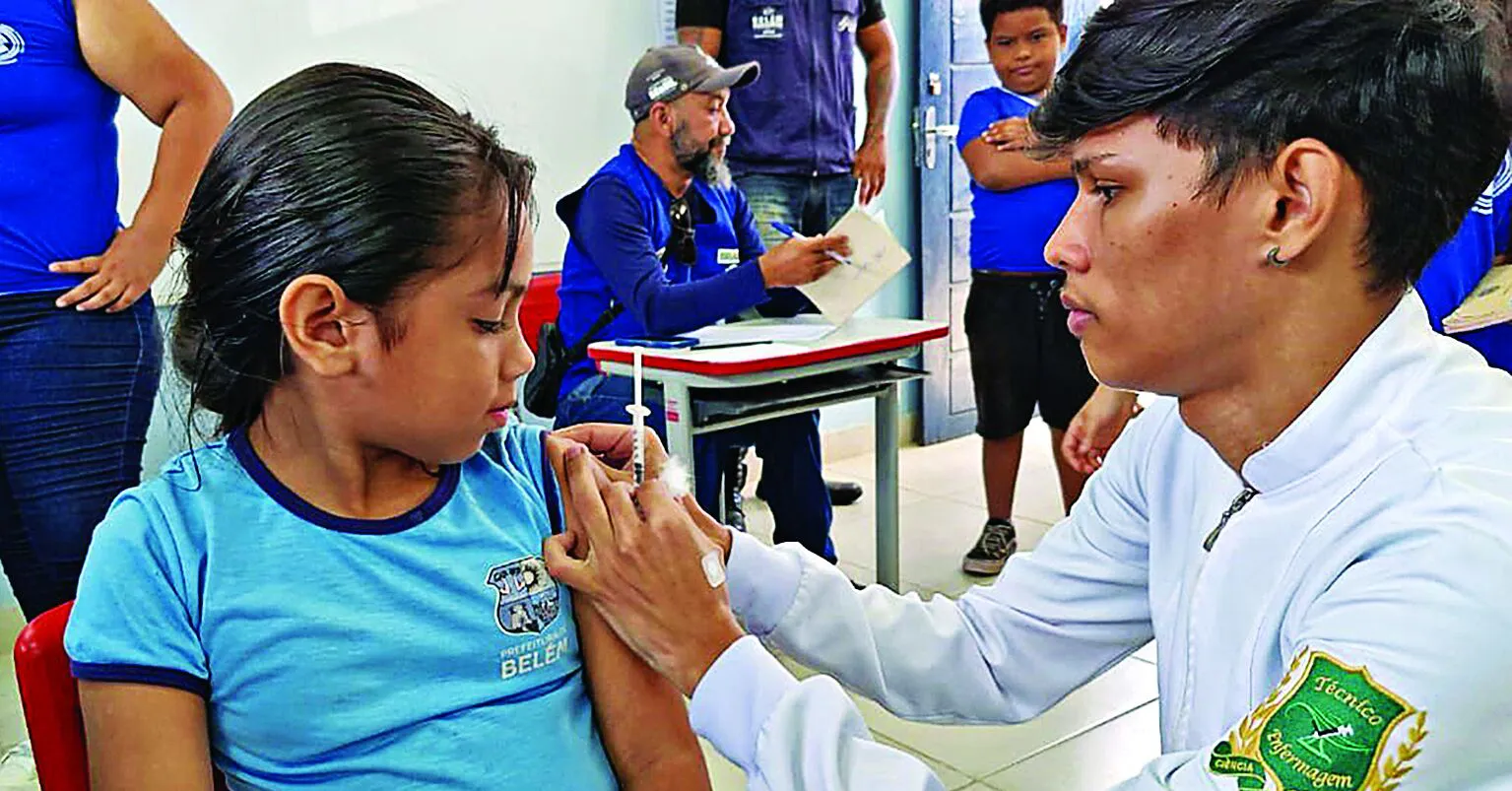 Alunos tiveram a oportunidade de colocar em dia a carteira de vacinação e reforçar a prevenção de várias doenças