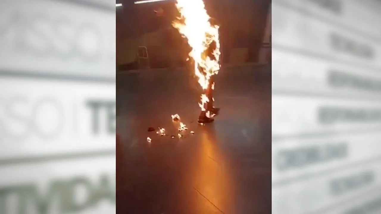 Imagem ilustrativa da notícia: Homem ateia fogo em si mesmo e é salvo por agentes em São Paulo