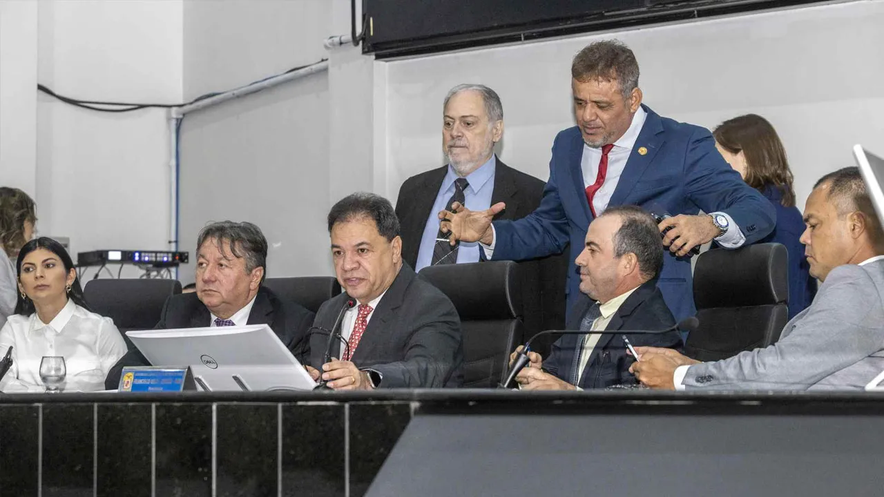 Presididos pelo deputado Chicão (MDB), os deputados da Alepa aprovaram a PL que prevê a criação de 510 cargos comissionados e e 240 em função gratificada na Polícia Civil do Pará.