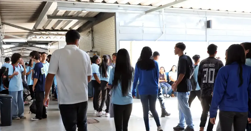 Os pagamentos do segundo incentivo-frequência do ano começaram em 26 de maio, conforme o mês de nascimento dos estudantes que estão matriculados em uma das três séries do ensino médio da rede pública de ensino.