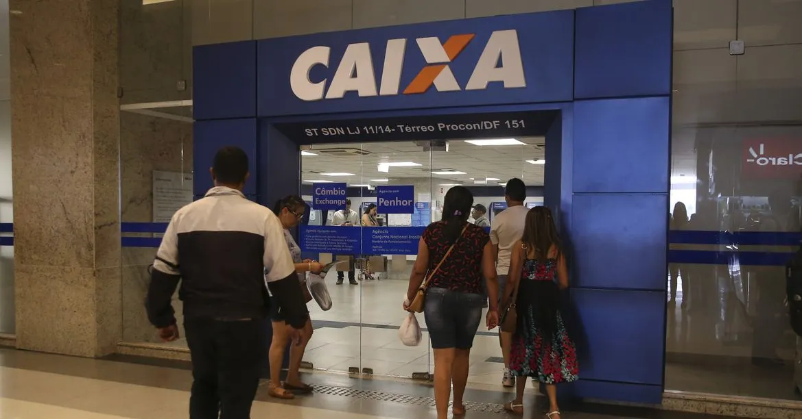 O PIS é pago pela Caixa Econômica Federal; e o Pasep, pelo Banco do Brasil. Como ocorre tradicionalmente, os pagamentos serão divididos em seis lotes, baseados no mês de nascimento.