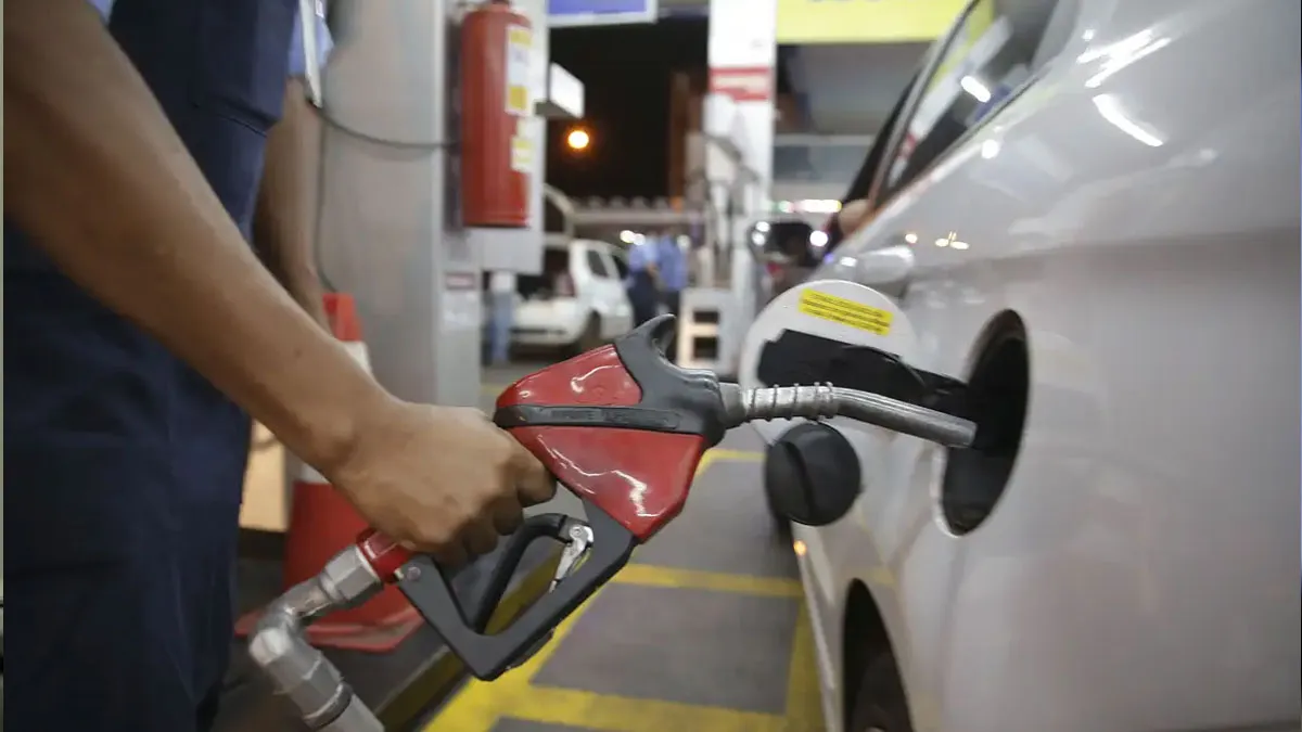 Imagem ilustrativa da notícia: Posto oferta gasolina a R$ 2,99 e botijão de gás por R$ 69 neste sábado