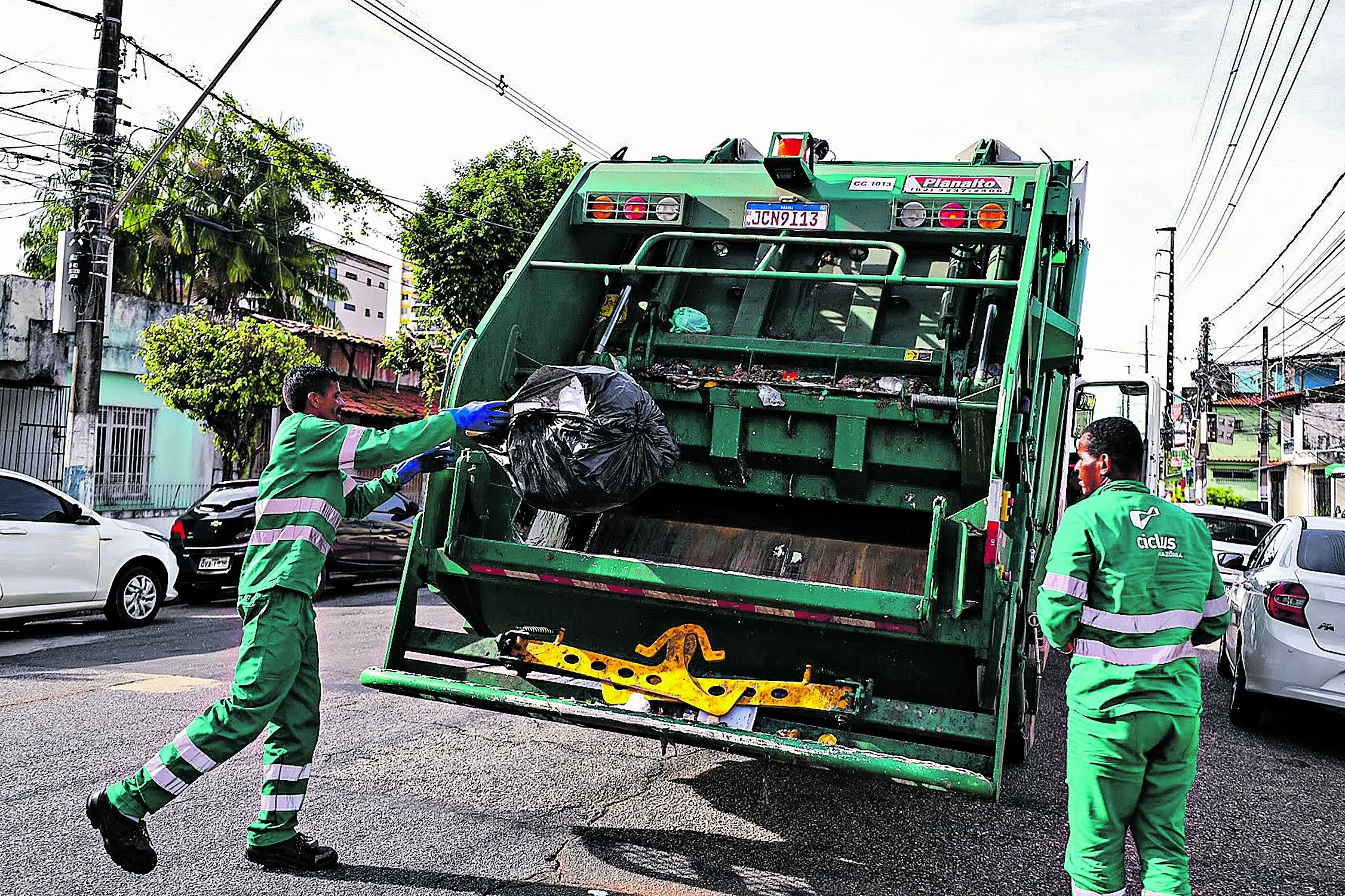 Para uma cidade mais limpa, é fundamental que os moradores coloquem seus resíduos nas calçadas apenas nos dias e horários certo.