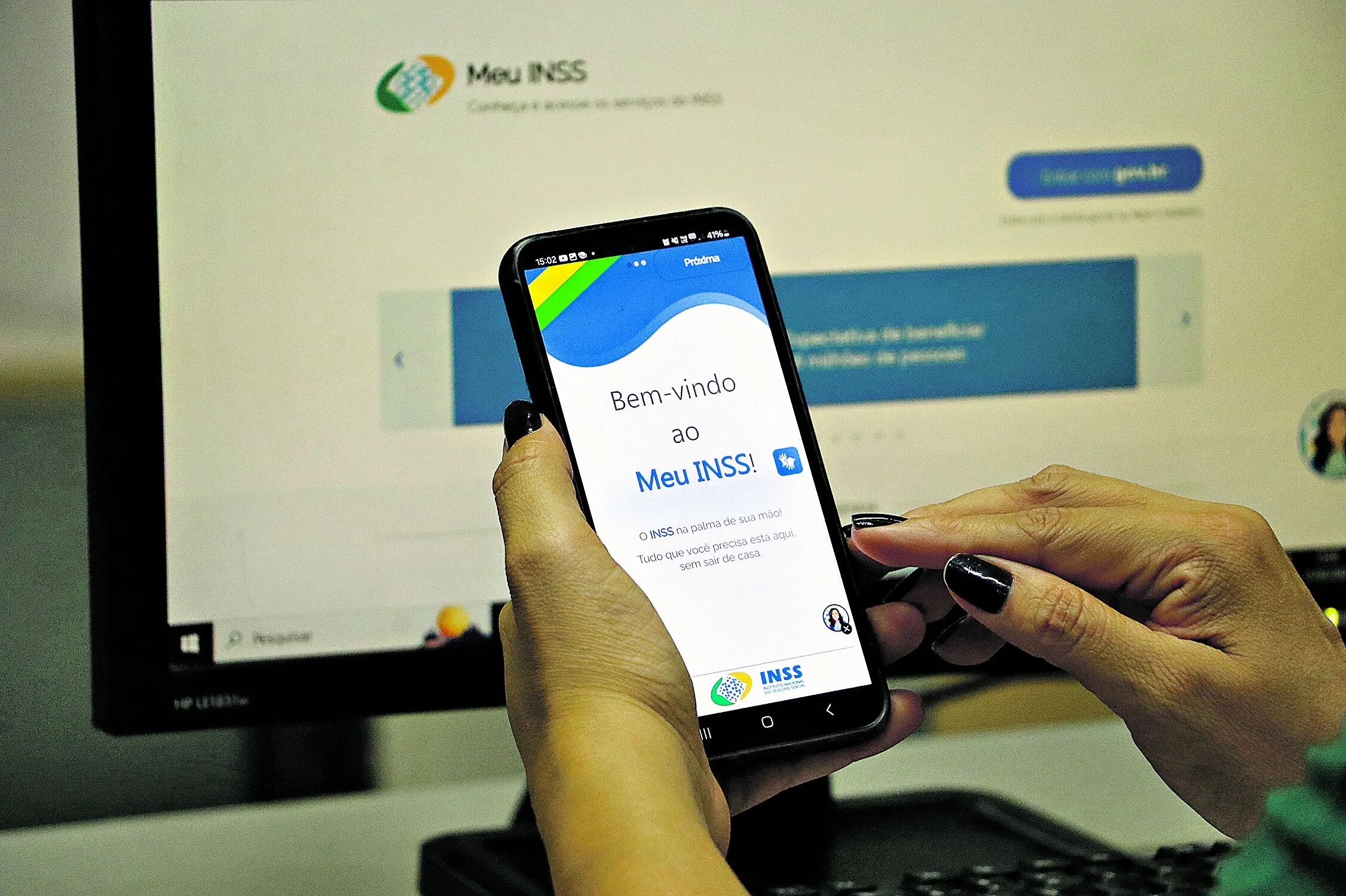 Canais oficiais do INSS pelos quais os beneficiários devem checar as informações e fazer contato são o portal Meu INSS e o disque 135