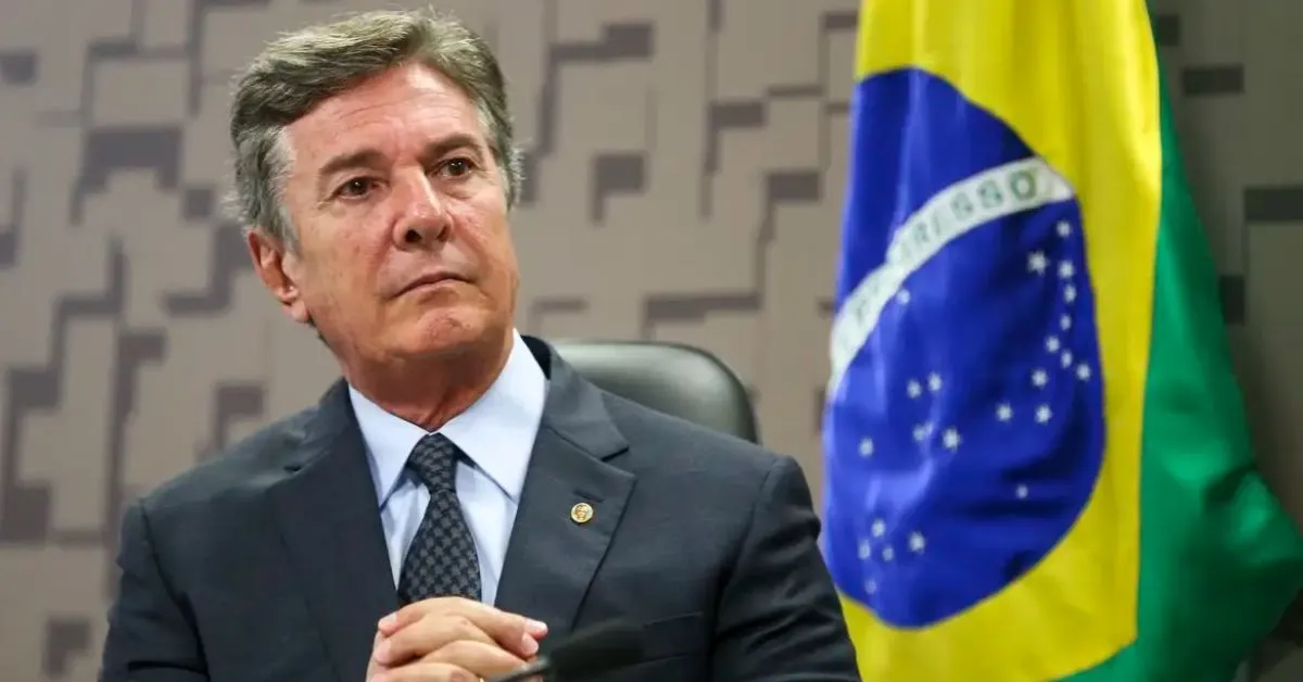 Ex-presidente Fernando Collor deixa presídio para cumprir prisão domiciliar.