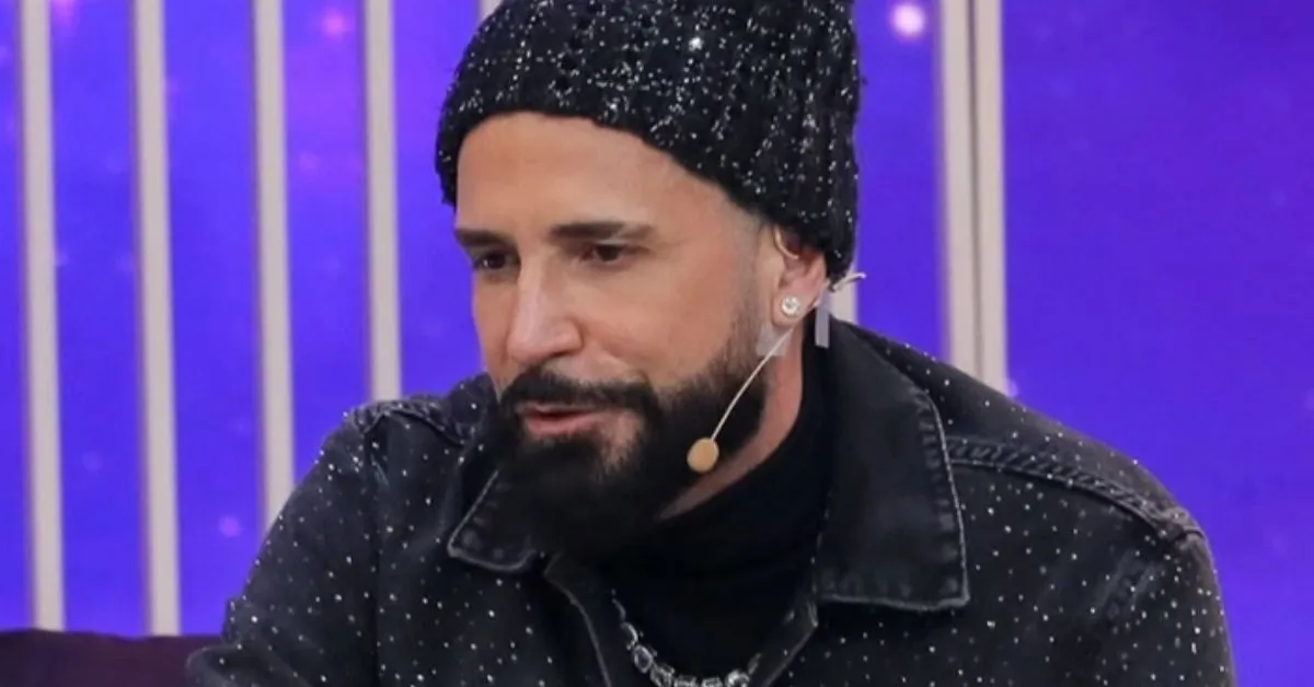 Latino faz desabafo sobre filho dependente químico.