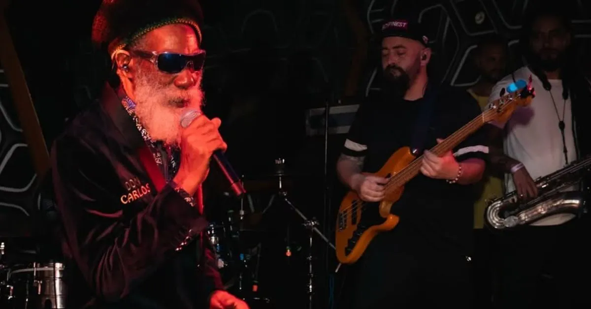 Com uma carreira que ultrapassa quatro décadas, Don Carlos é uma das vozes mais marcantes do Reggae jamaicano