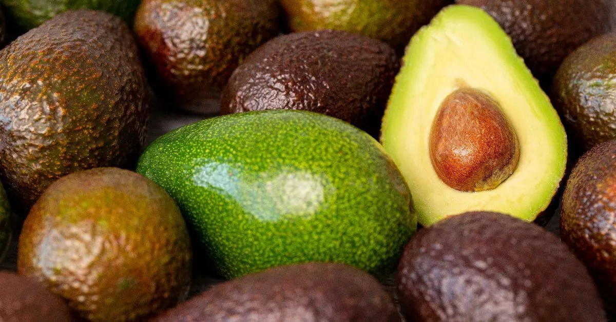 Muito comum na alimentação dos brasileiros, o fruto é bastante consumido e sua casca geralmente é descartada.