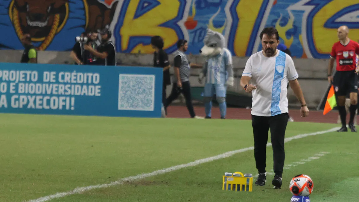 Técnico Luizinho Lopes tenta encontrar soluções para melhorar desempenho do Paysandu