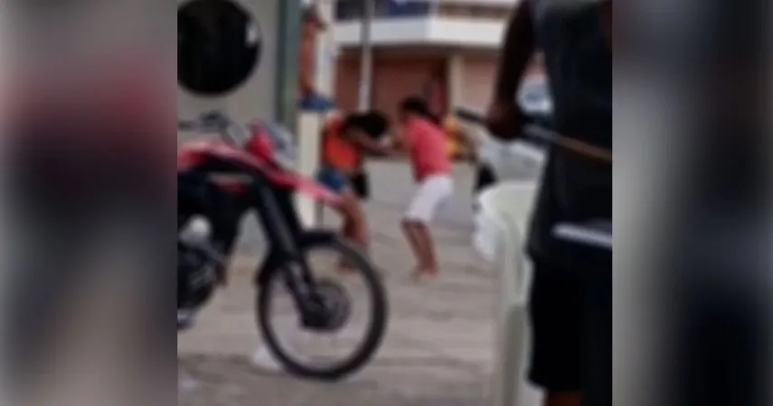 As imagens foram feitas por populares que acompanharam a ação e denunciaram o caso à polícia
