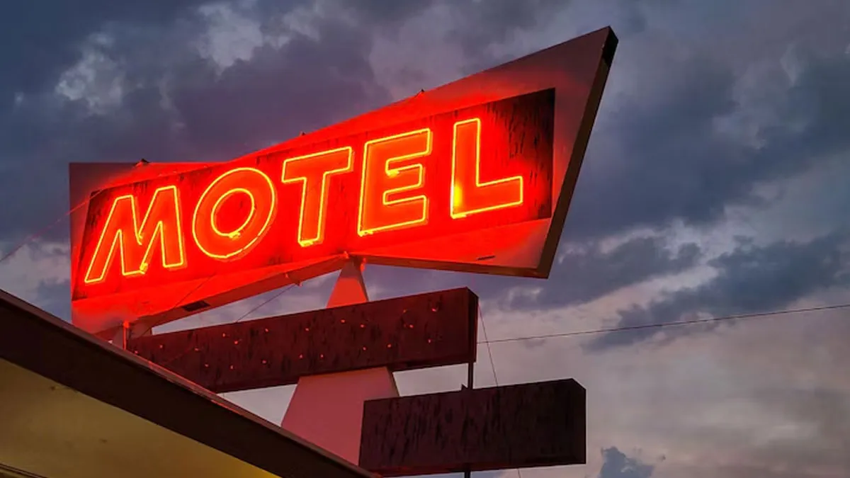Imagem ilustrativa da notícia: Homem leva duas mulheres para motel e chama mãe para pagar