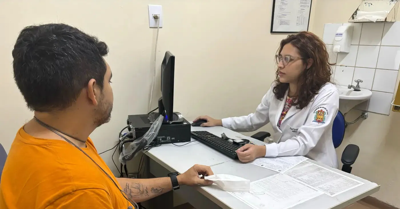Apesar de não existir cura para a doença, o tratamento adequado pode controlar os sintomas e melhorar significativamente a qualidade de vida dos pacientes.
