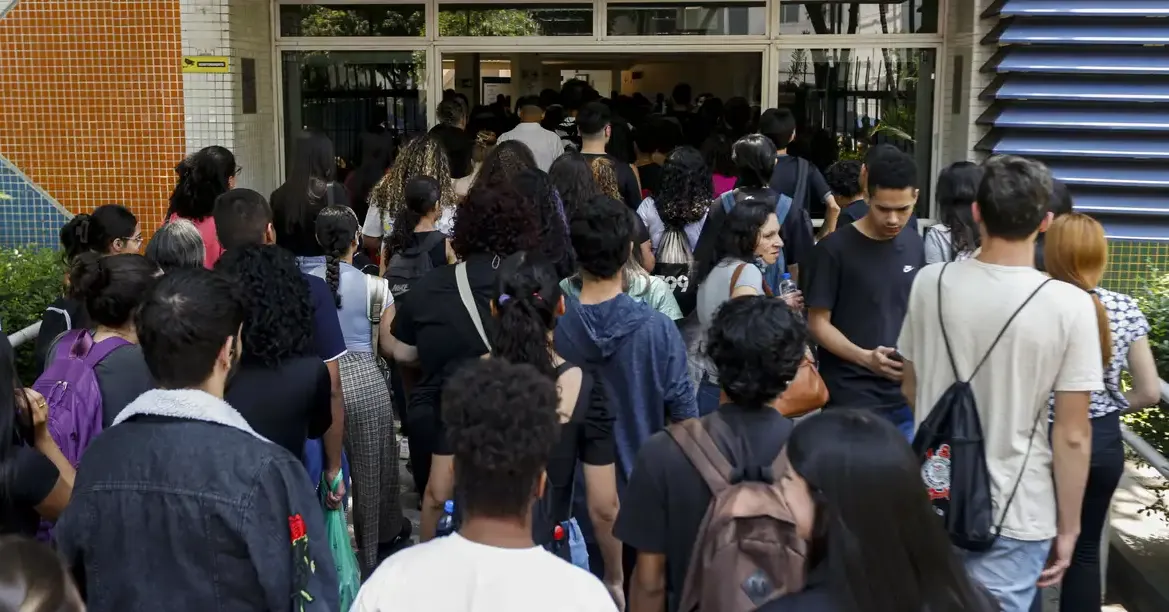 Em especial, 300 vagas foram abertas apenas para o Instituto Nacional do Seguro Social (INSS).