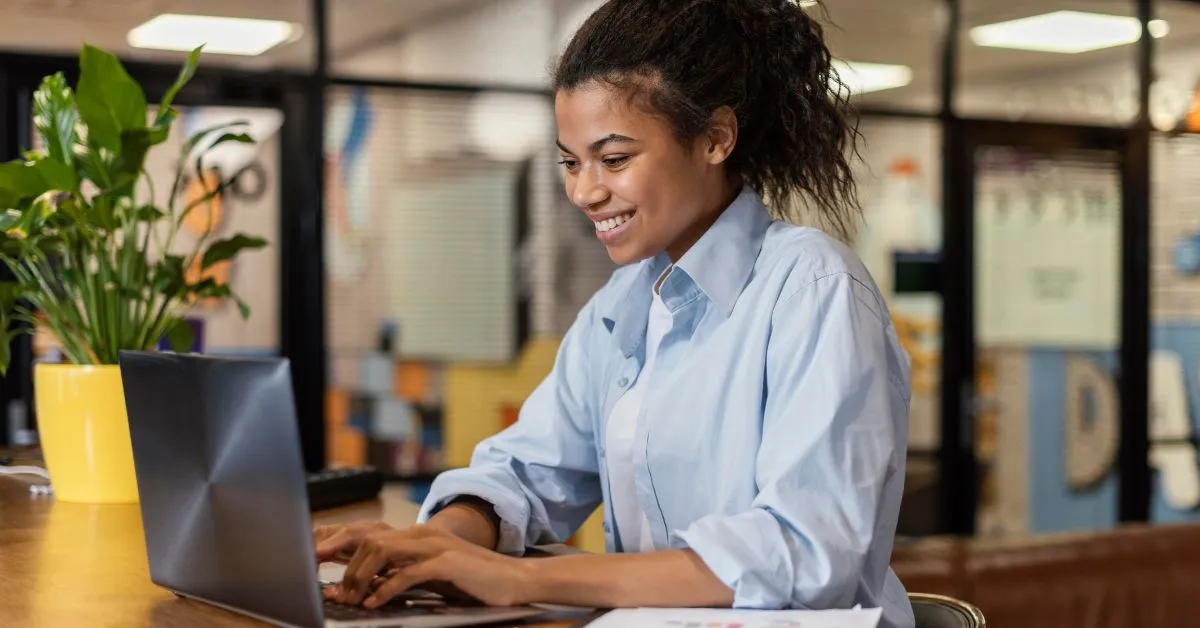 O mundo online é cheio de oportunidades de trabalho e empreendimentos