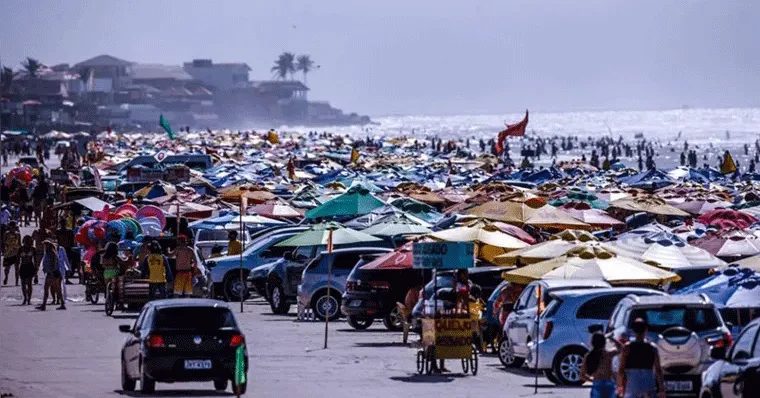 Praias como a do Atalaia, em Salinópolis, estão entre os destinos mais disputados durante os feriadões.