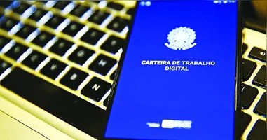 Salário médio real de admissão com carteira assinada em abril foi de R$ 2.251,81, um aumento de R$ 15,96 em relação a março