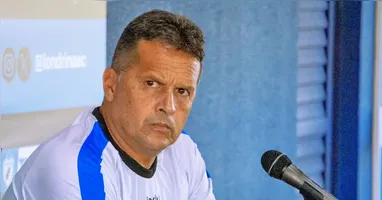 Claudinei Oliveira chega com a missão de salvar o Papão do rebaixamento.