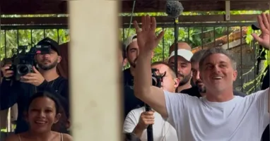 O apresentador está na Ilha do Marajó