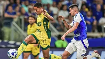 Davó (amarelo) pode pintar no Baenão