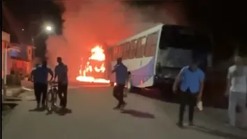 Ônibus são incendiados, em Águas Lindas